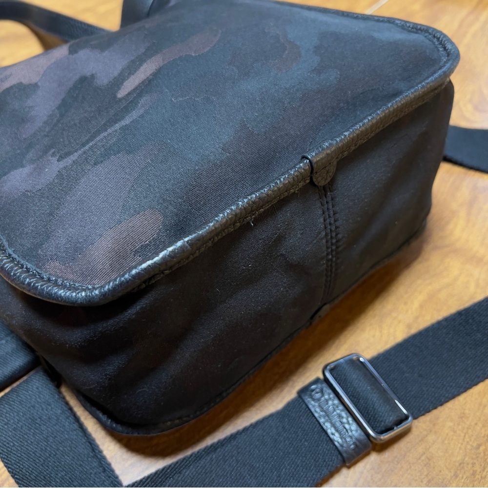 Lululemon Now and Always Mini Tote Jacquard Camo Obsidian/Black Crossbody Bag - Picture 3 of 12